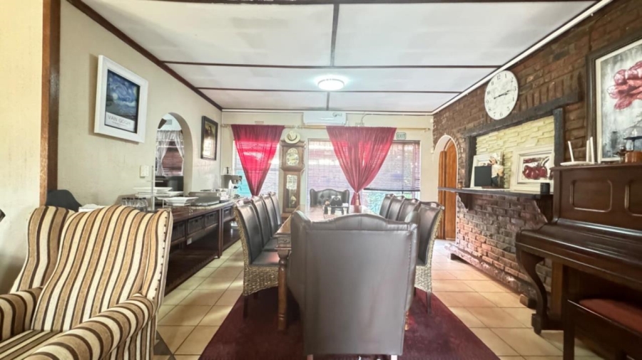 7 Bedroom Property for Sale in Rhodesdene Northern Cape